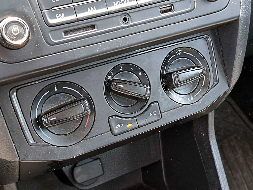 2022 Volkswagen Voyage 1.6 - Miniatura 3