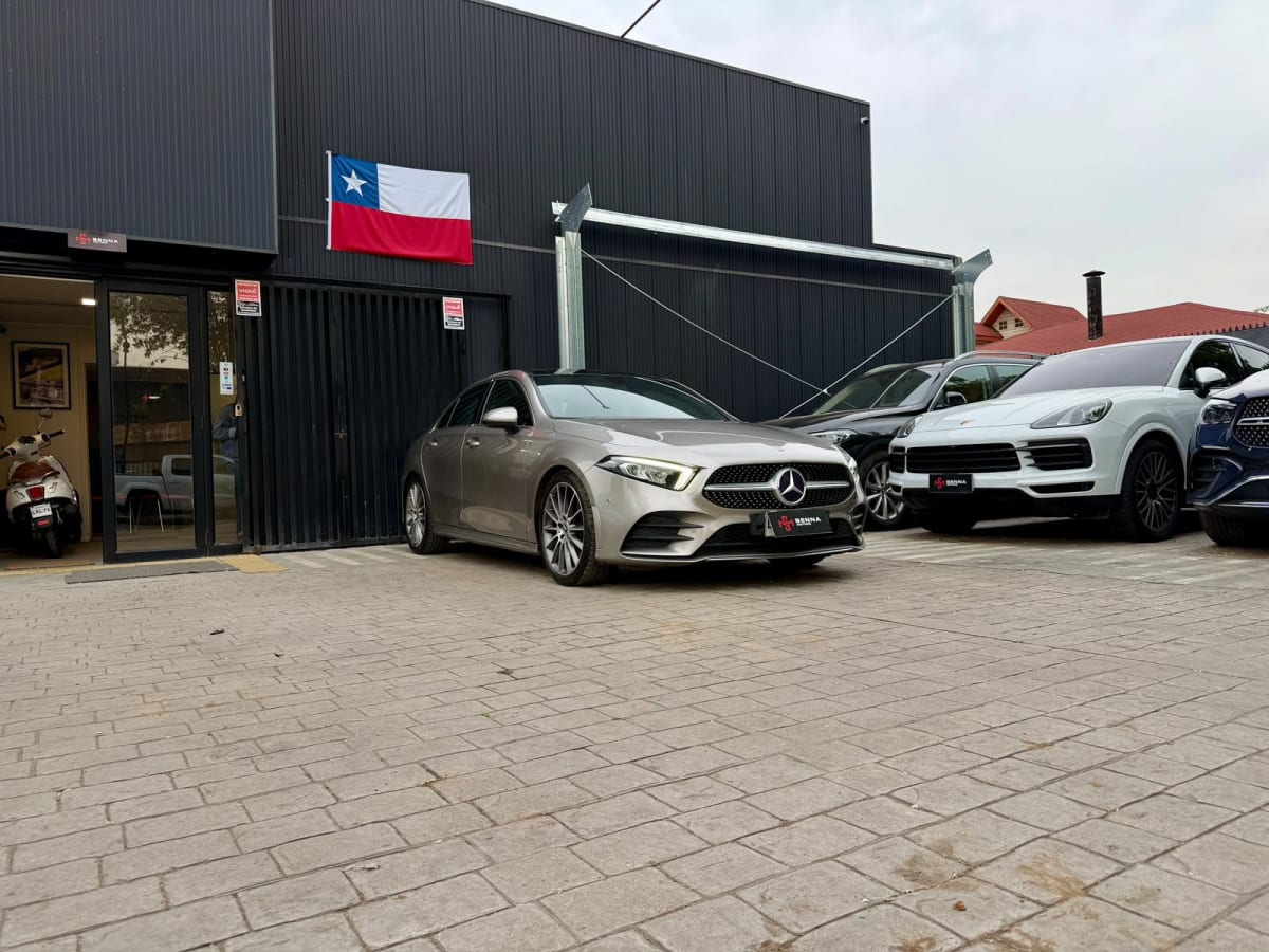 2020 Mercedes-Benz A250 - Miniatura 3