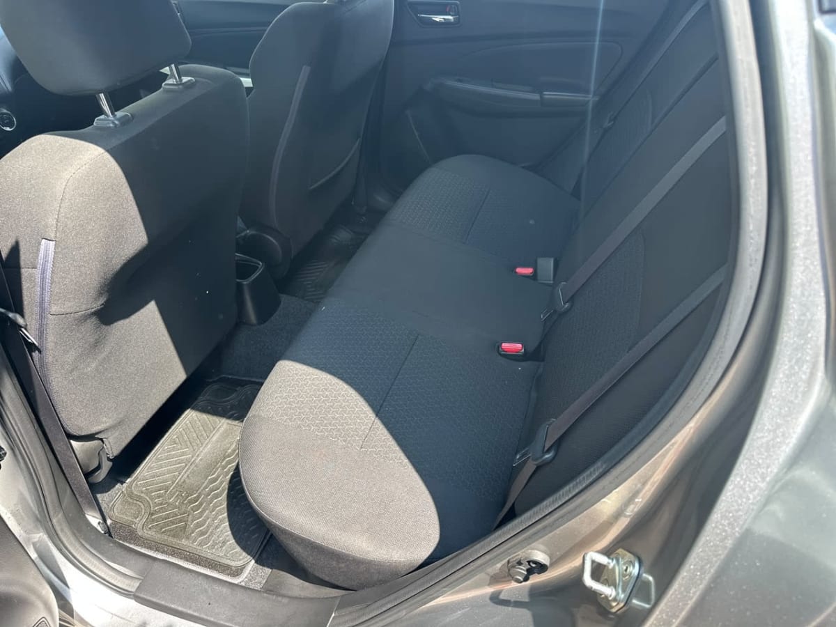 2020 Suzuki Swift GLX Plata - Miniatura 10