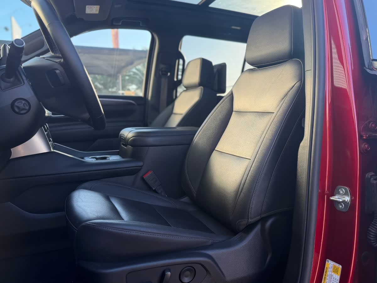 2025 Chevrolet TAHOE Rojo - Miniatura 9