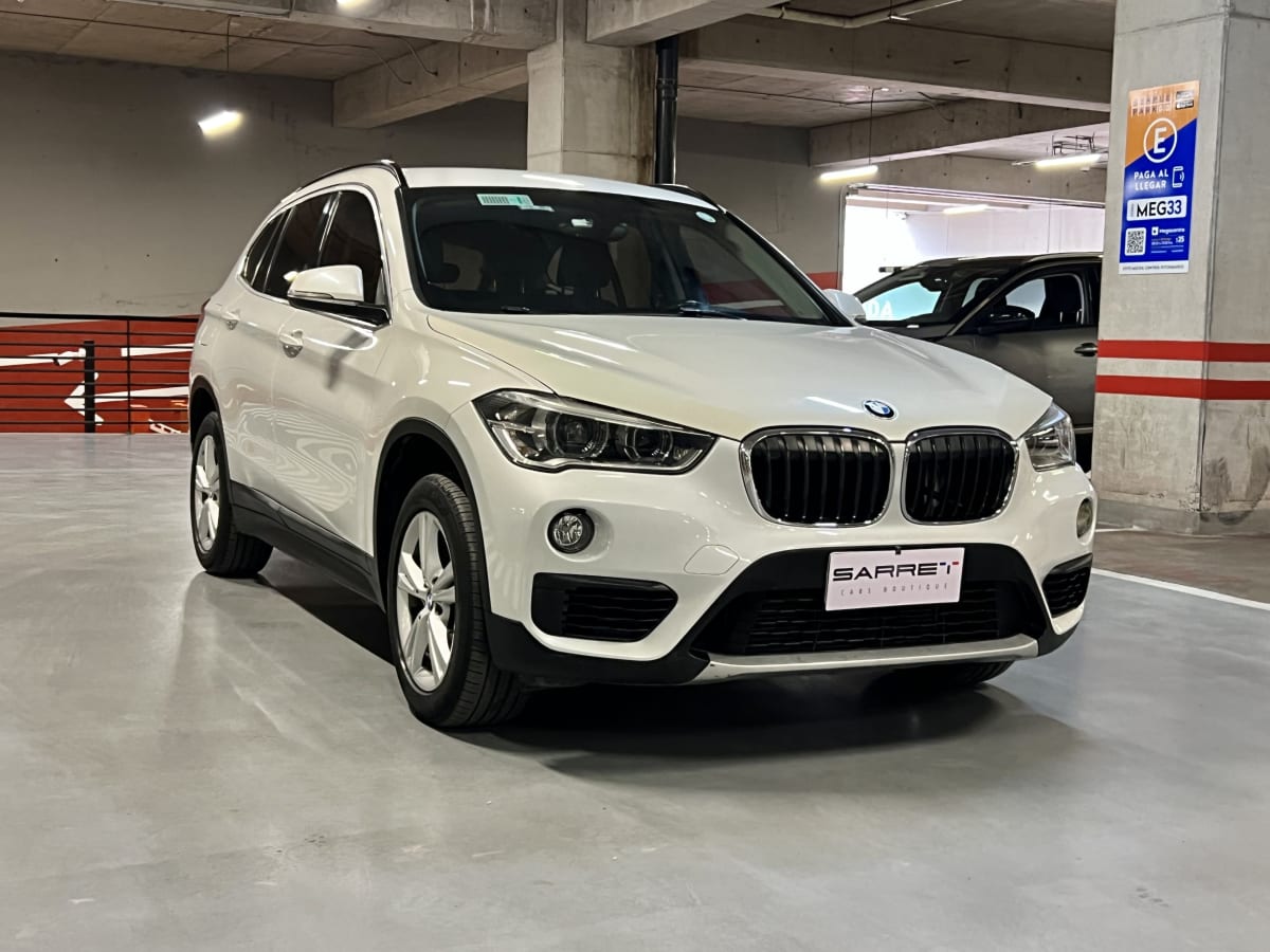 2017 BMW X1 - Miniatura 3
