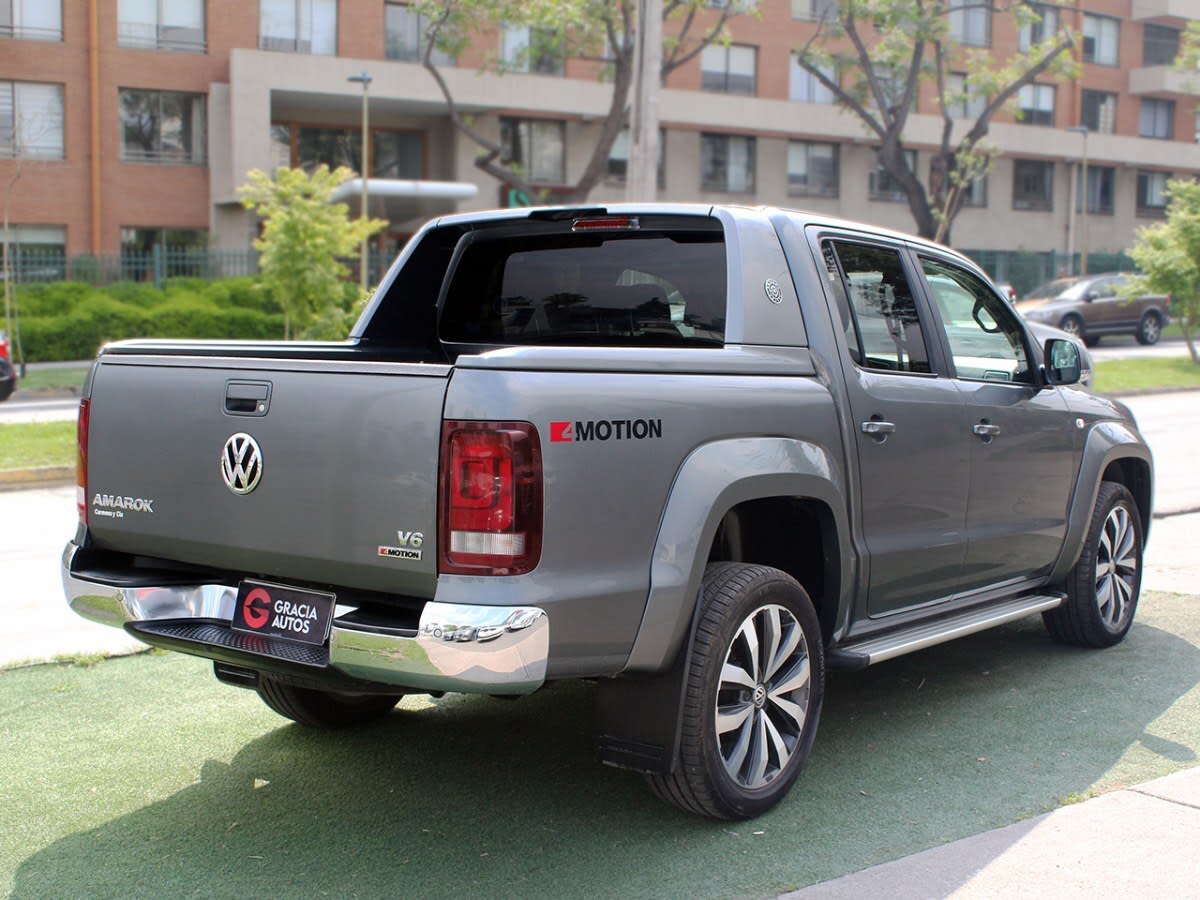 2023 Volkswagen AMAROK 3.0 Gris - Miniatura 4