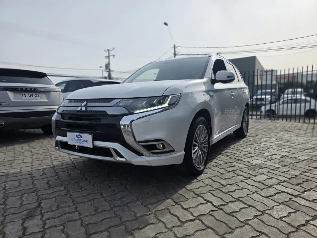 2021 Mitsubishi Outlander 2.4 Blanco - Imagen 1
