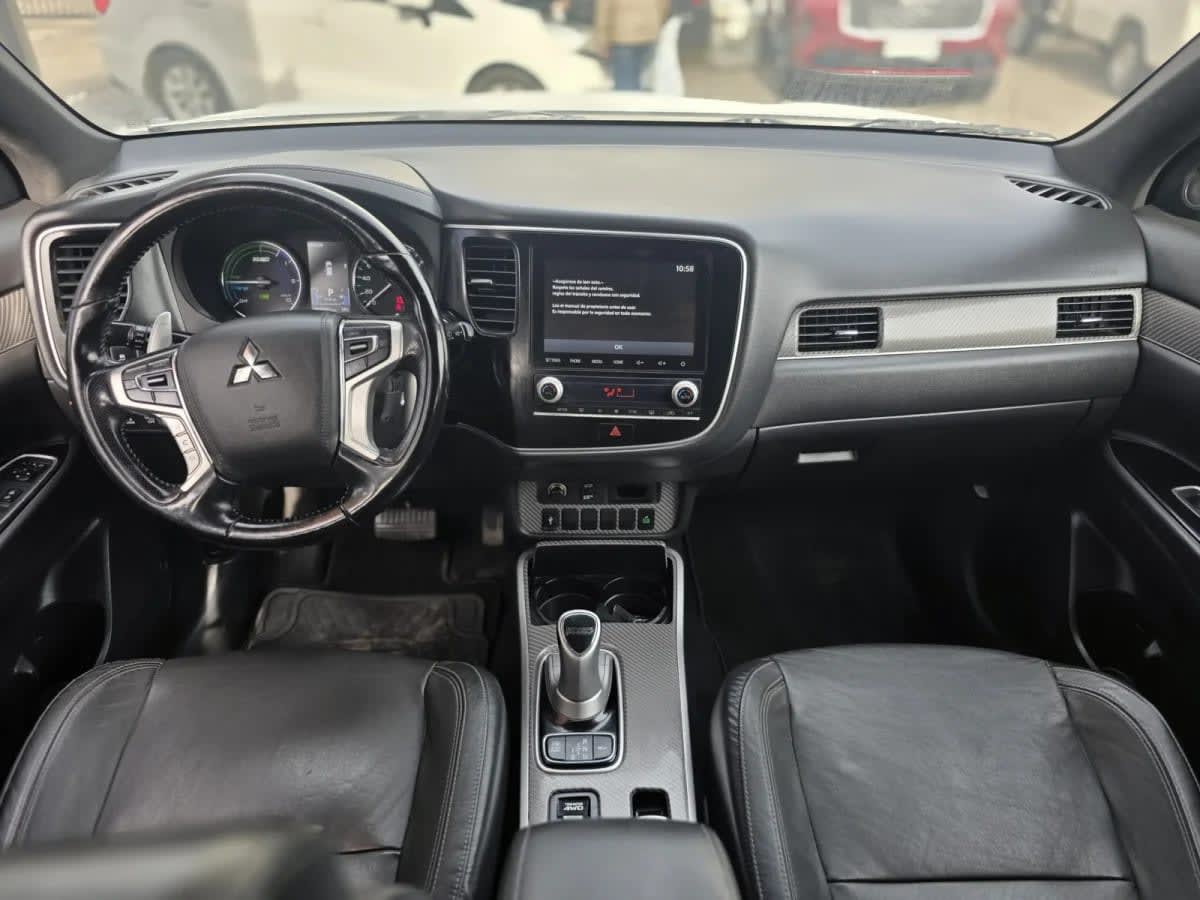 2021 Mitsubishi Outlander 2.4 Blanco - Miniatura 2