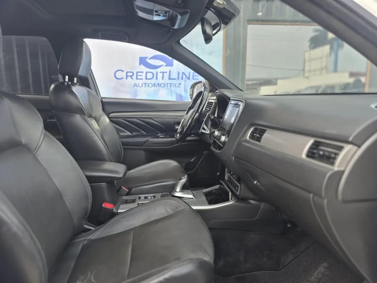 2021 Mitsubishi Outlander 2.4 Blanco - Miniatura 5