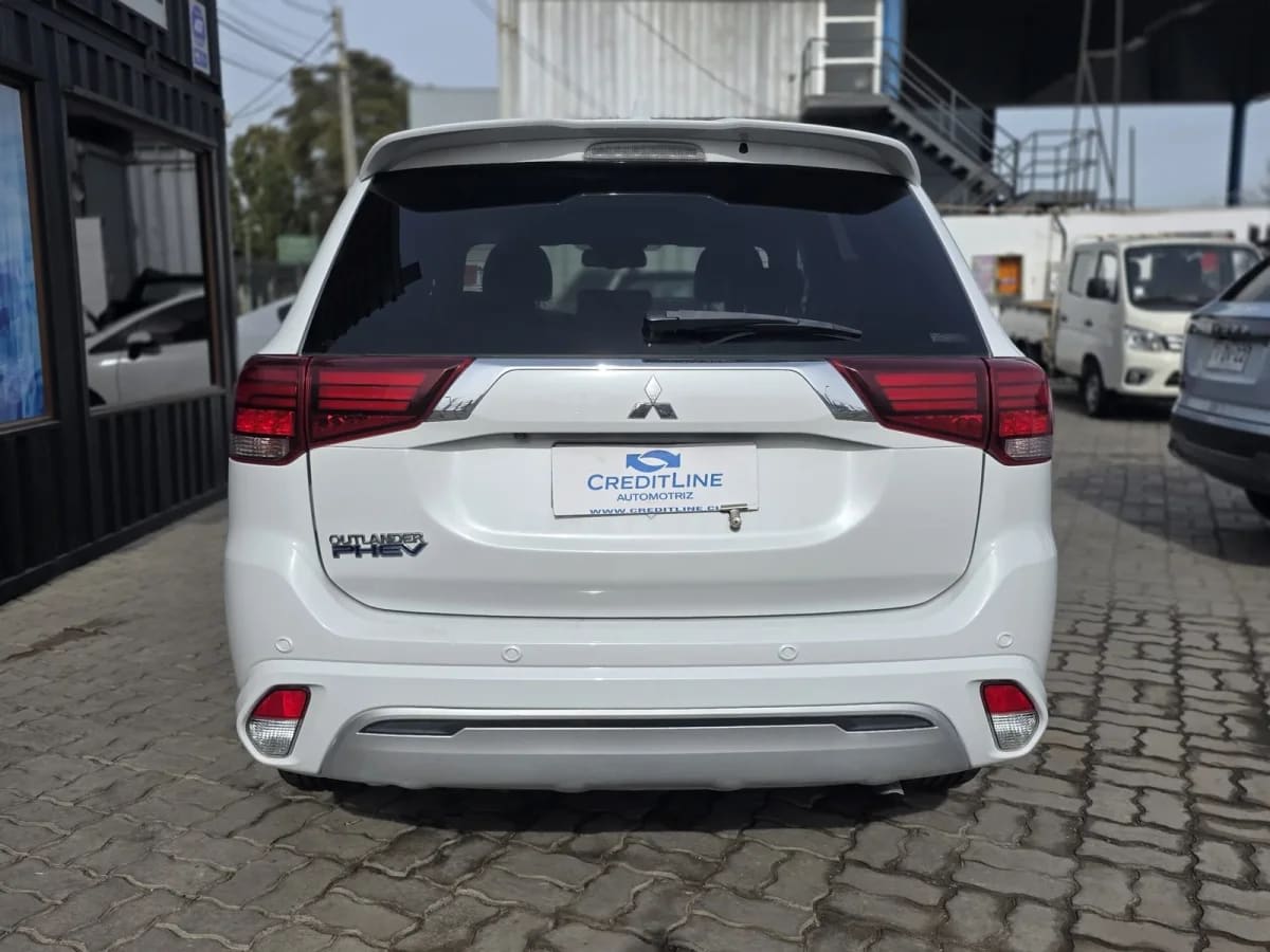 2021 Mitsubishi Outlander 2.4 Blanco - Miniatura 8