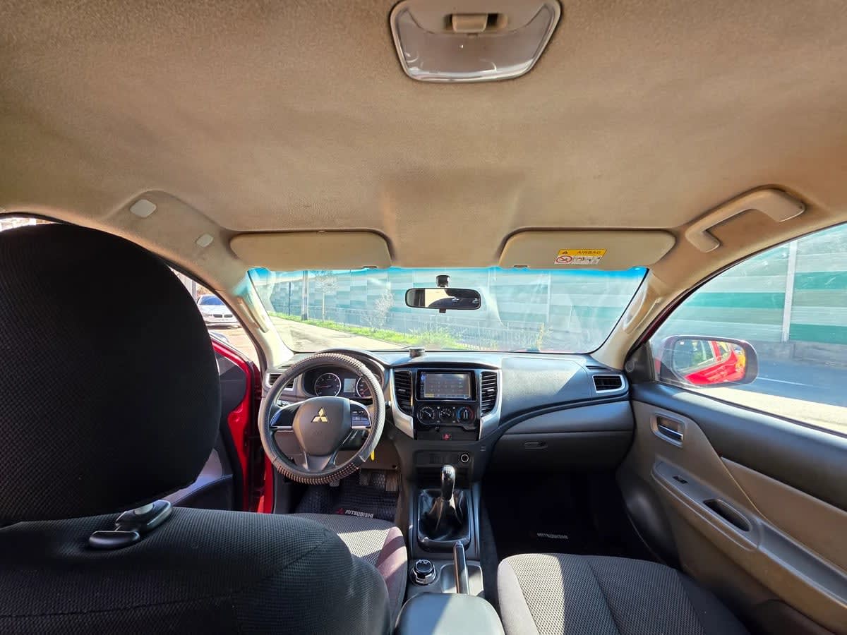 2019 Mitsubishi L200 KATANA Rojo - Miniatura 9
