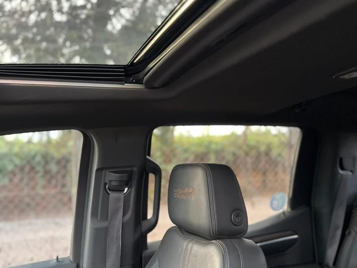 2023 Chevrolet Silverado HIGH Negro - Miniatura 10