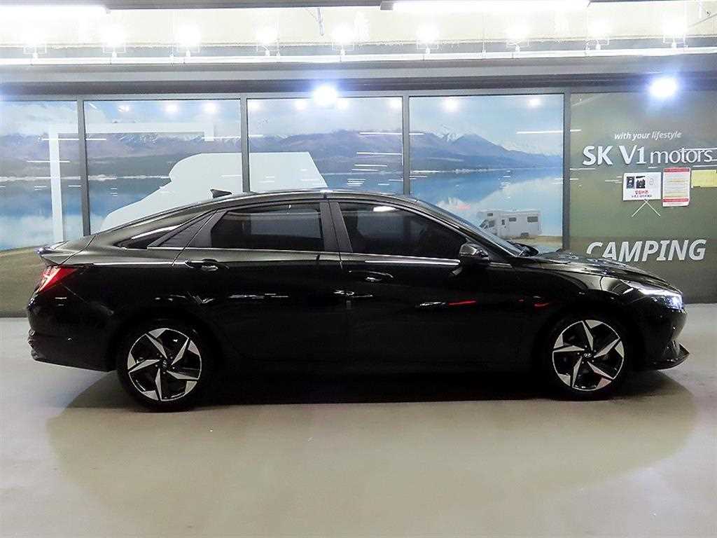 2021 Hyundai Avante (CN7) Negro - Miniatura 3