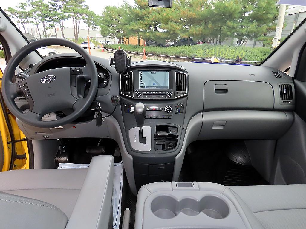 2019 Hyundai Starex Diesel Amarillo - Miniatura 8