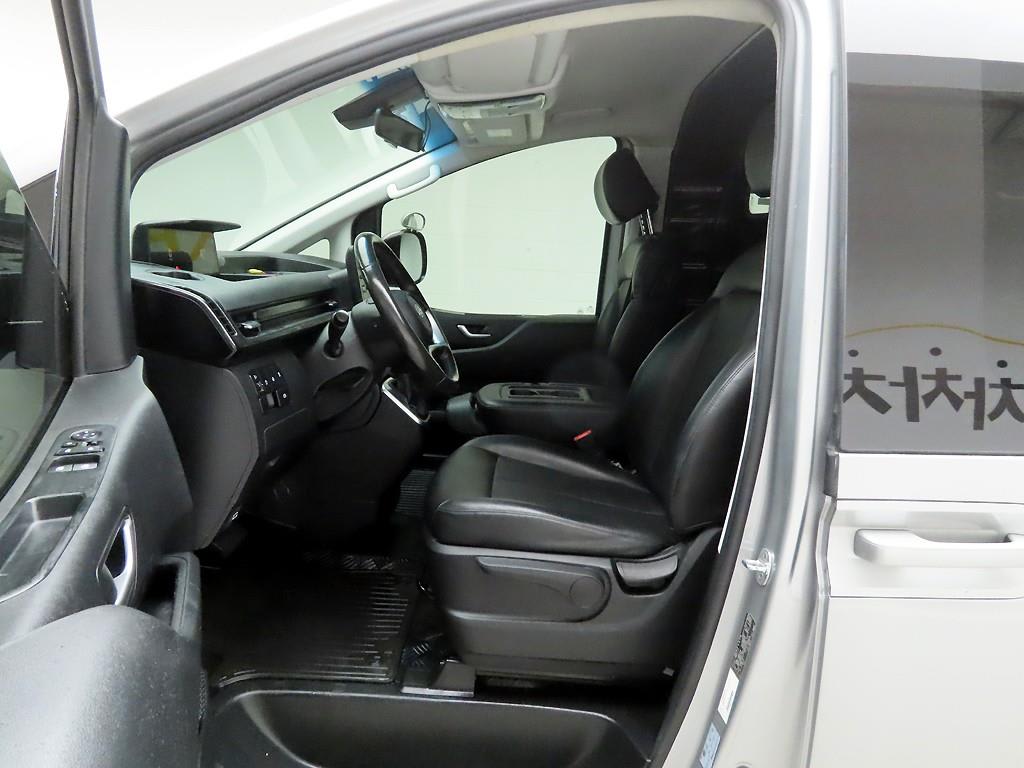 2022 Hyundai Staria 2WD - Miniatura 6