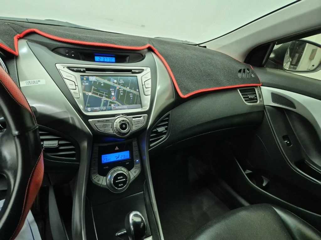 2014 Hyundai Avante Gasoline Gris - Miniatura 10