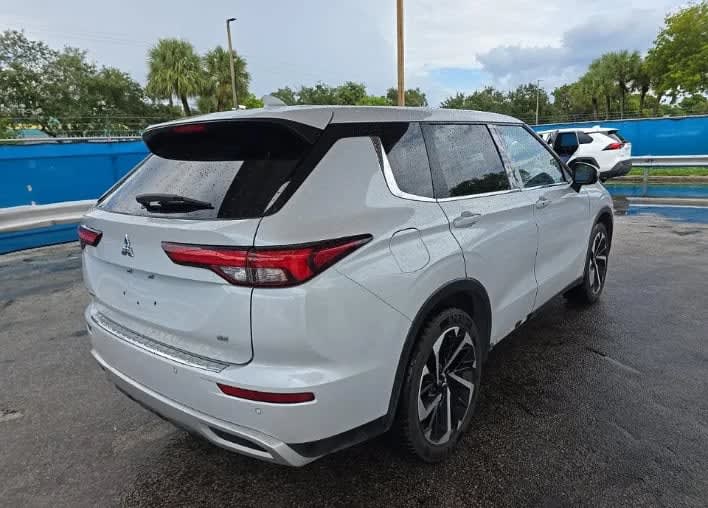 2022 Mitsubishi Outlander carga Blanco - Miniatura 4