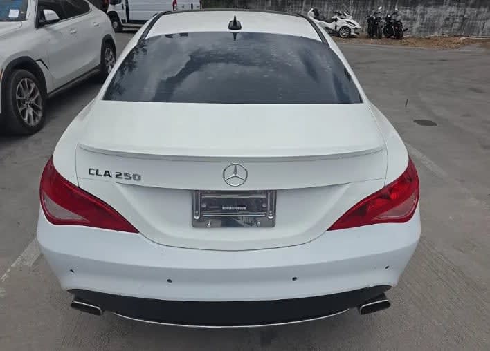 2018 Mercedes-Benz CLA 250 Blanco - Miniatura 3