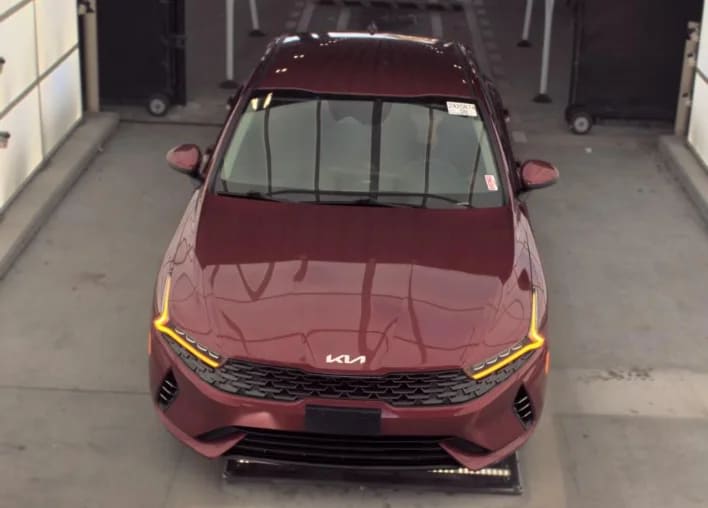 2022 Kia K5 LXS Rojo - Imagen 1