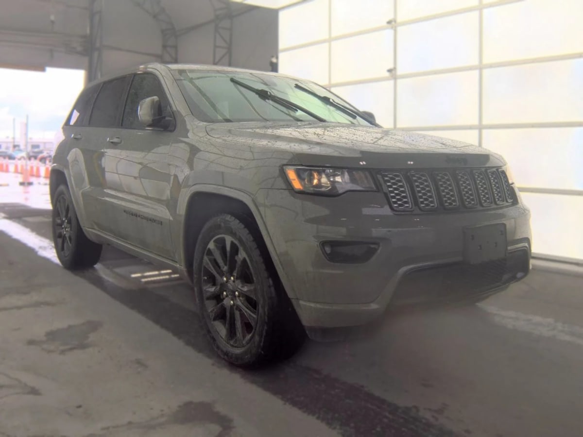 2020 Jeep Grand Cherokee Altitude Gris - Miniatura 2
