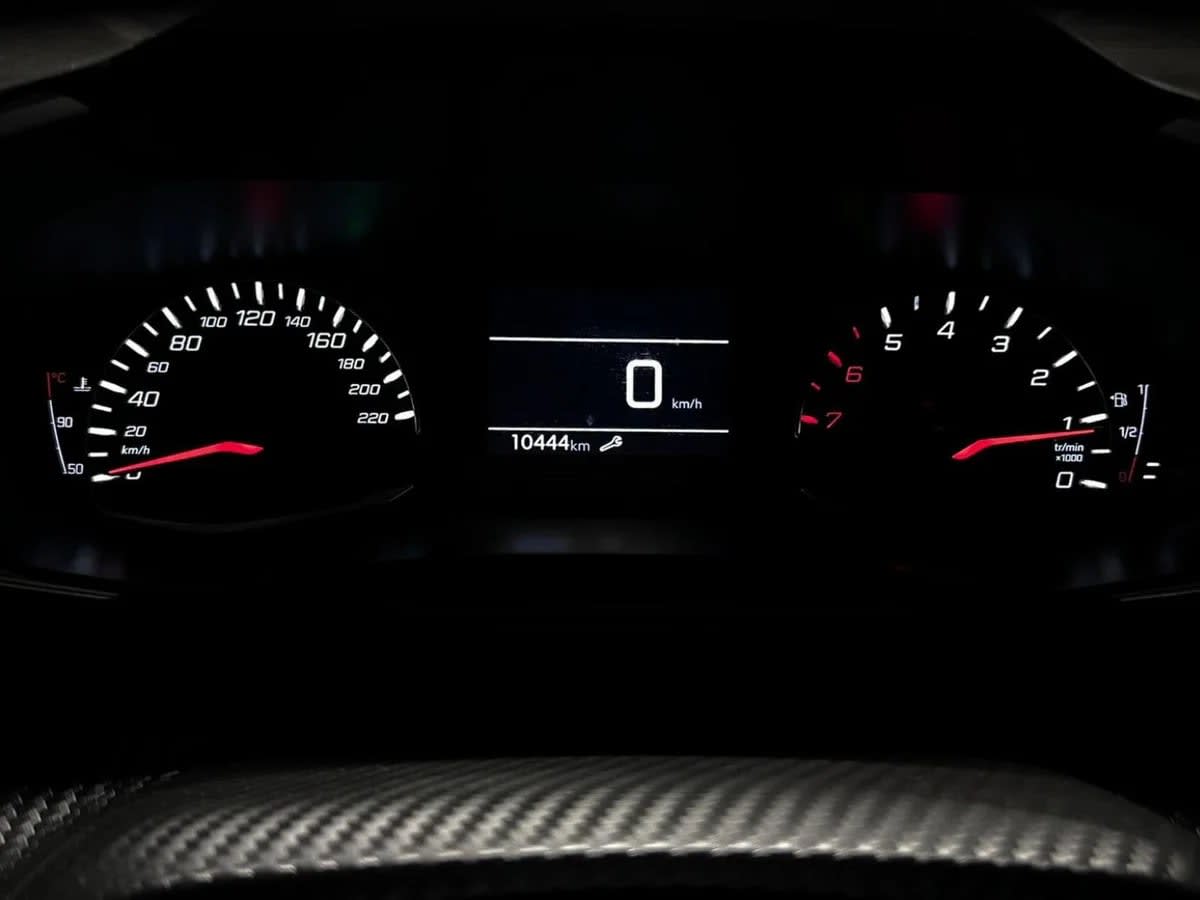 2008 Peugeot 2008 PURETECH Rojo - Miniatura 2