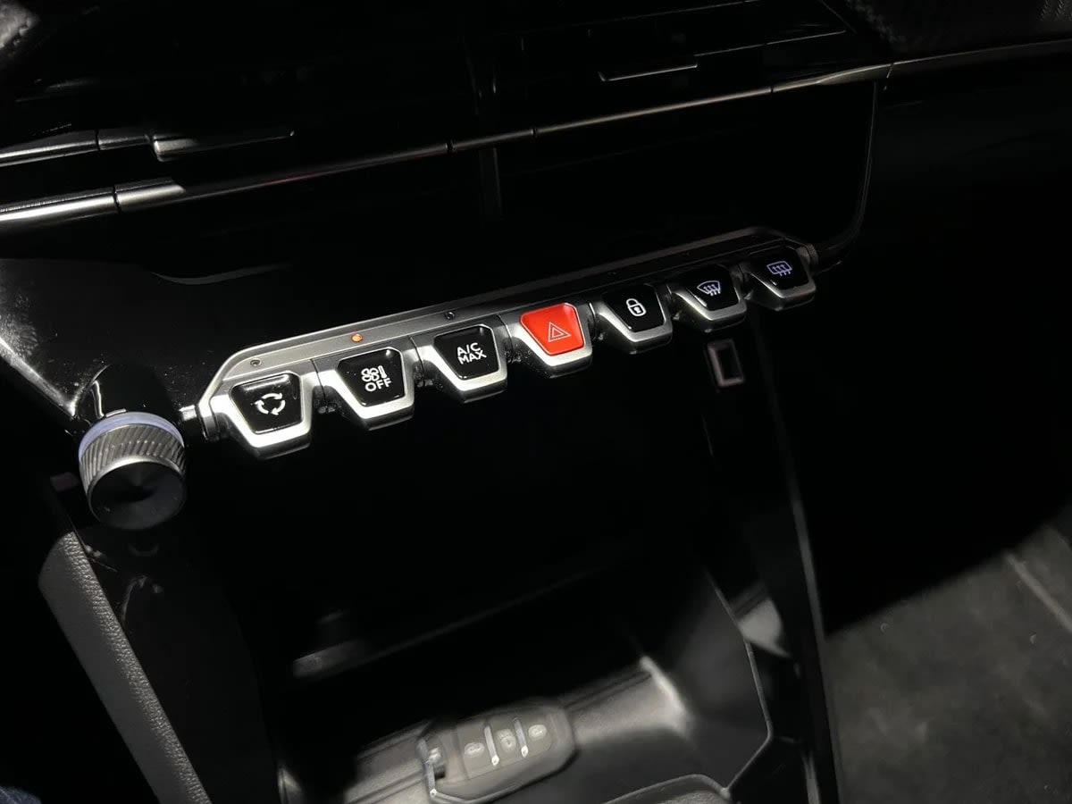 2008 Peugeot 2008 PURETECH Rojo - Miniatura 7