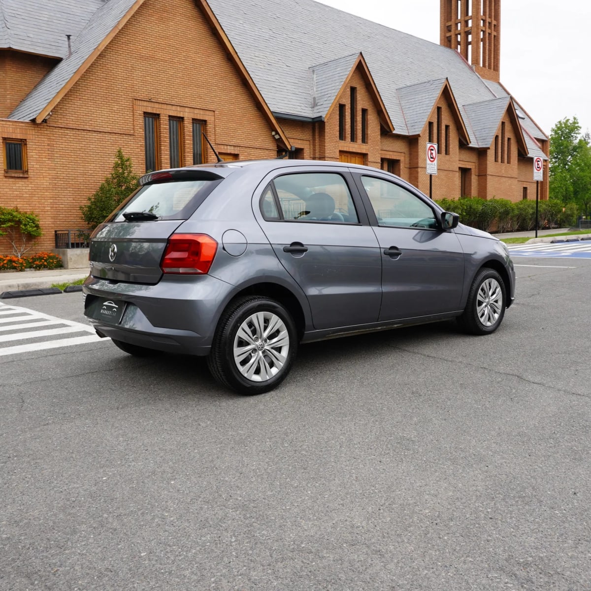 2021 Volkswagen Gol 1.6 Gris - Miniatura 5