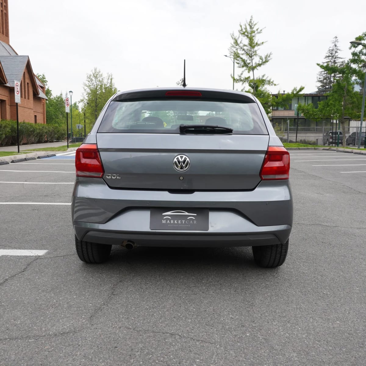 2021 Volkswagen Gol 1.6 Gris - Miniatura 6