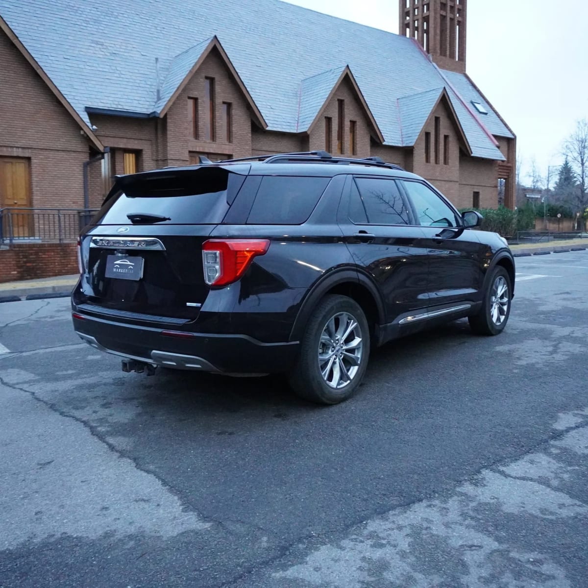 2023 Ford Explorer XLT Negro - Miniatura 5