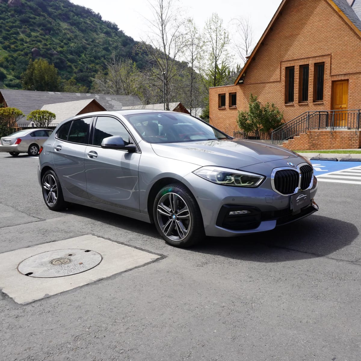 2022 BMW 118 Diesel Gris - Miniatura 3
