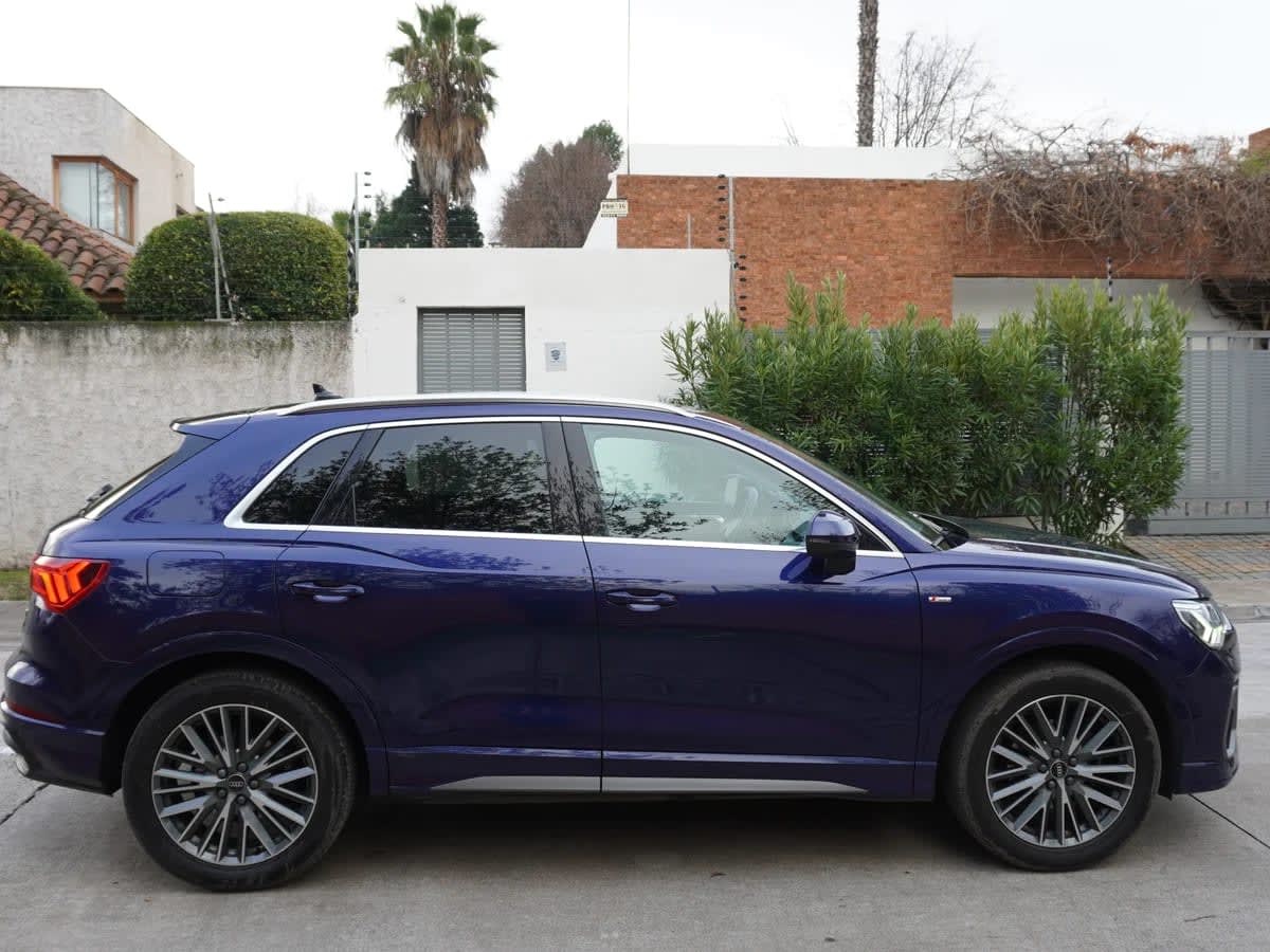 2023 Audi Q3 35 Azul - Miniatura 4