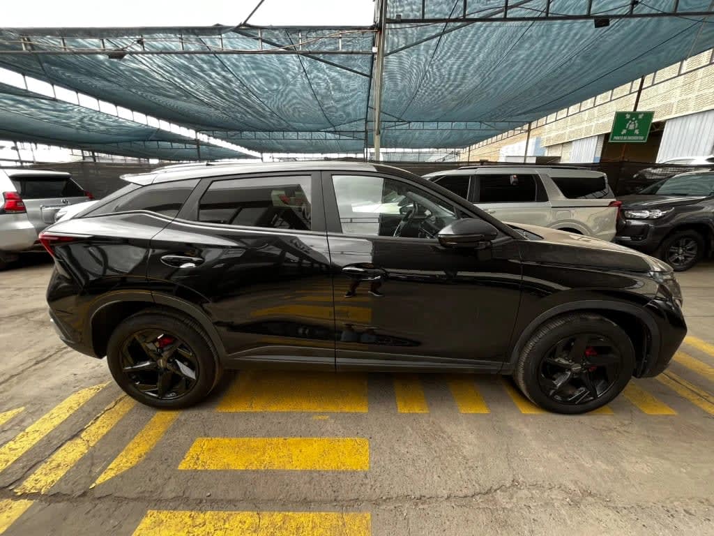 2026 Omoda C5 1.5 Negro - Miniatura 4