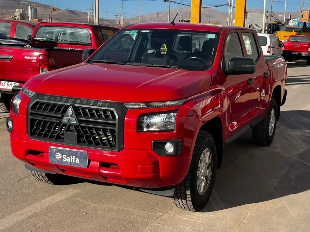 2023 Mitsubishi L200 KATANA Rojo - Imagen 1