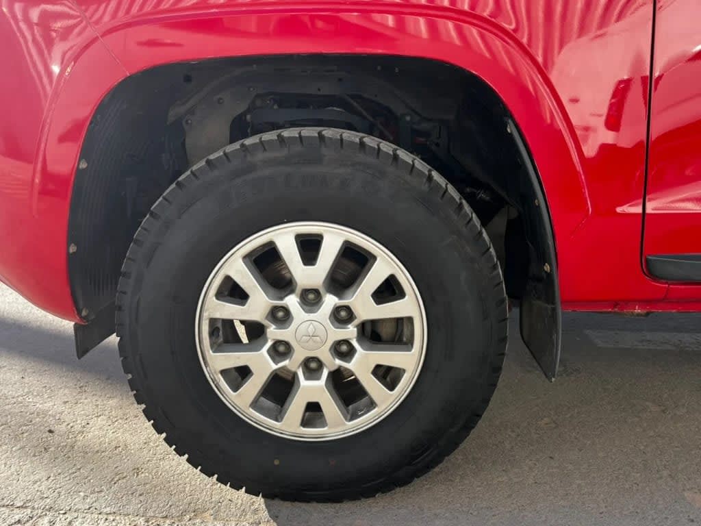 2023 Mitsubishi L200 KATANA Rojo - Miniatura 10