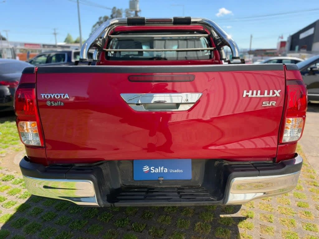 2023 Toyota Hilux 2.4 Rojo - Miniatura 6