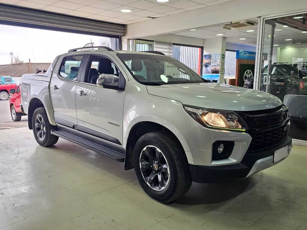 2023 Chevrolet Colorado 2.8 Plata - Miniatura 3