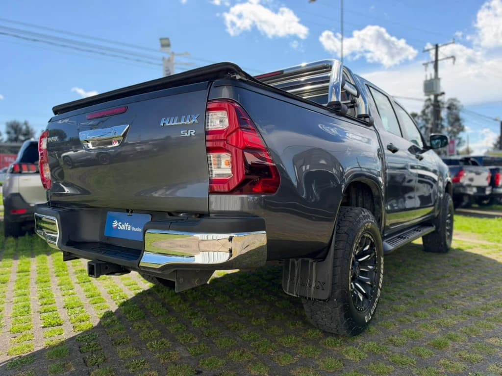2026 Toyota Hilux 2.8 Gris - Miniatura 5