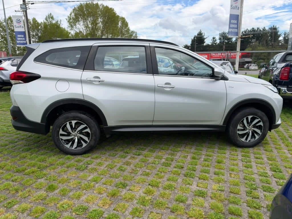 2023 Toyota Rush 1.5 Plata - Miniatura 4