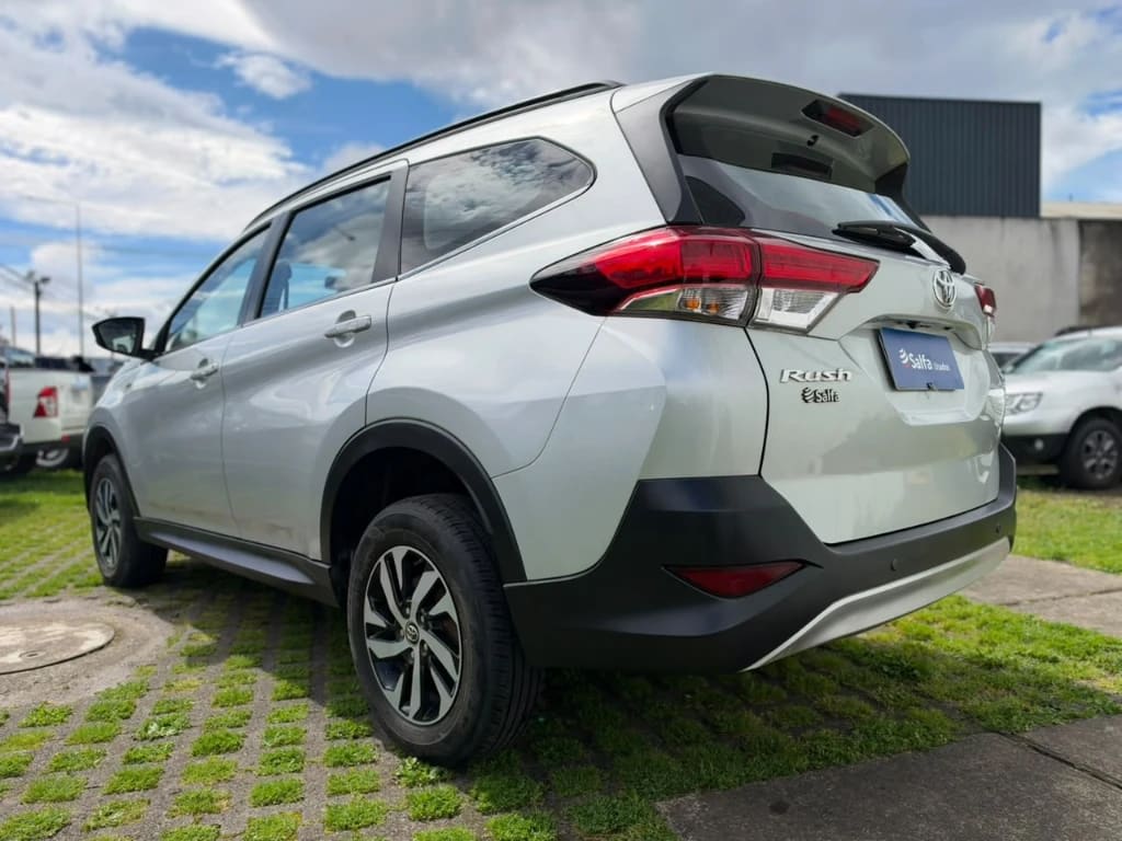 2023 Toyota Rush 1.5 Plata - Miniatura 7