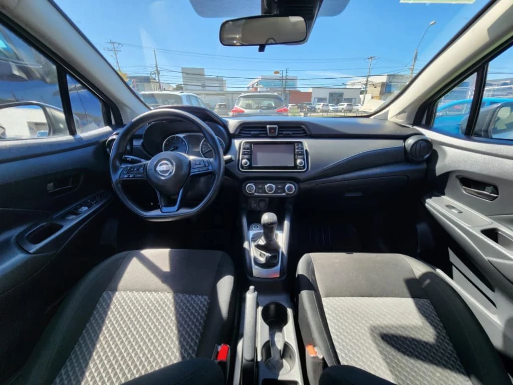 2025 Nissan Versa 1.6 Blanco - Miniatura 9