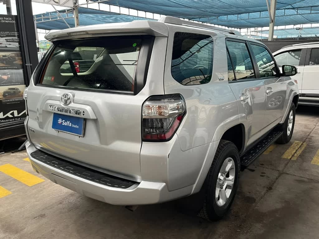 2023 Toyota 4runner  4.0 Plata - Miniatura 7