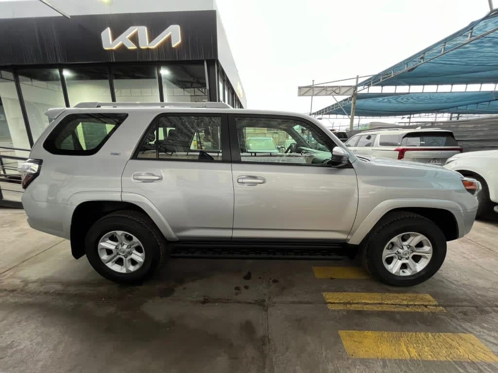 2023 Toyota 4runner  4.0 Plata - Miniatura 8
