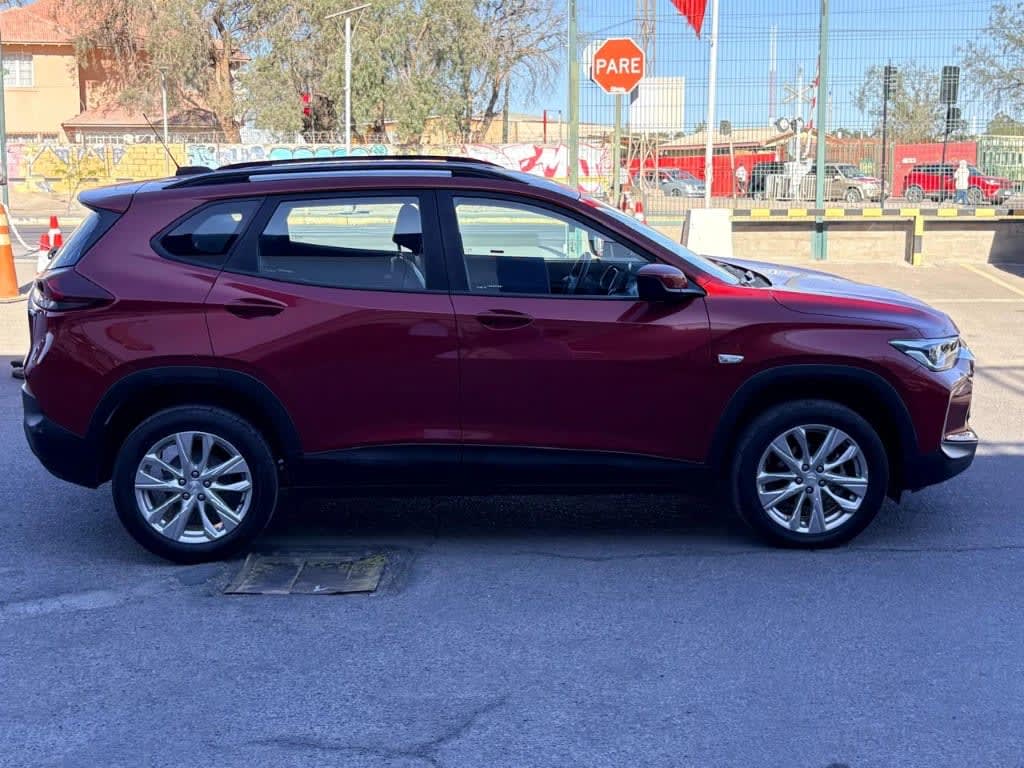 2025 Chevrolet Tracker 1.2T Rojo - Miniatura 4
