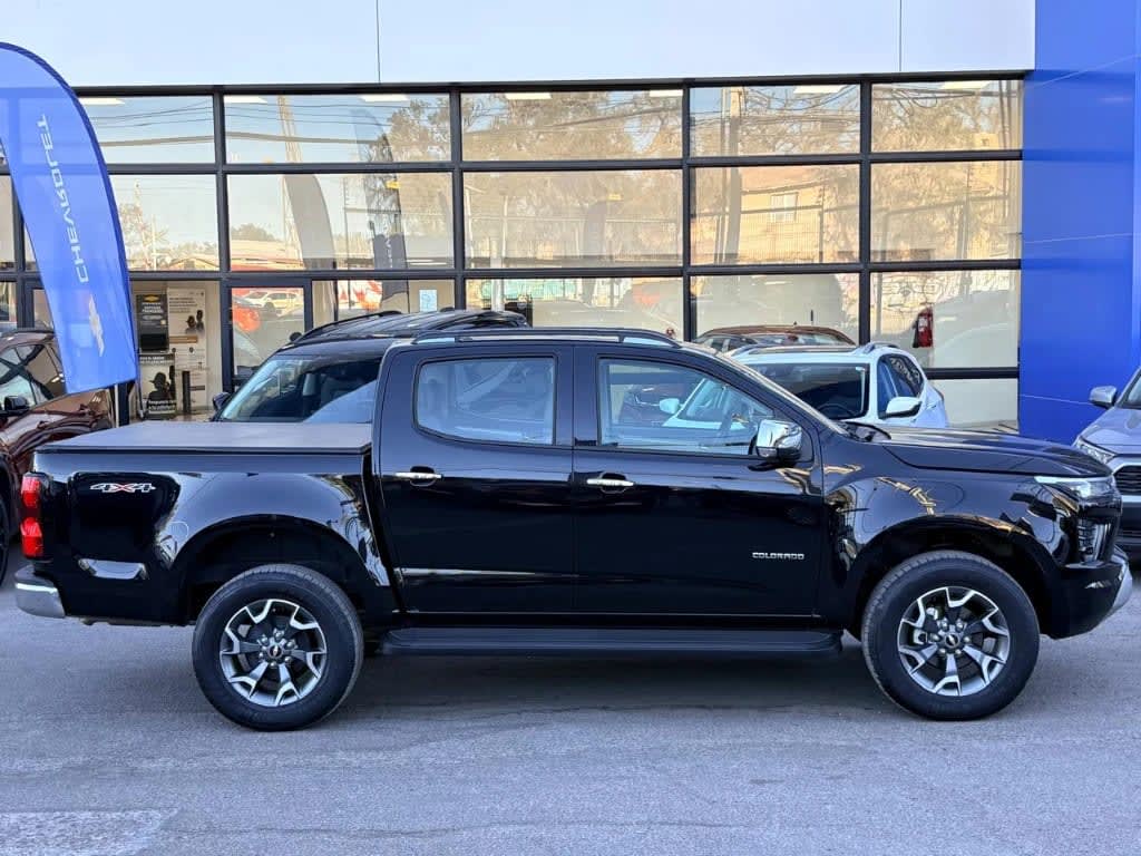 2025 Chevrolet Colorado 2.8TD Negro - Miniatura 4