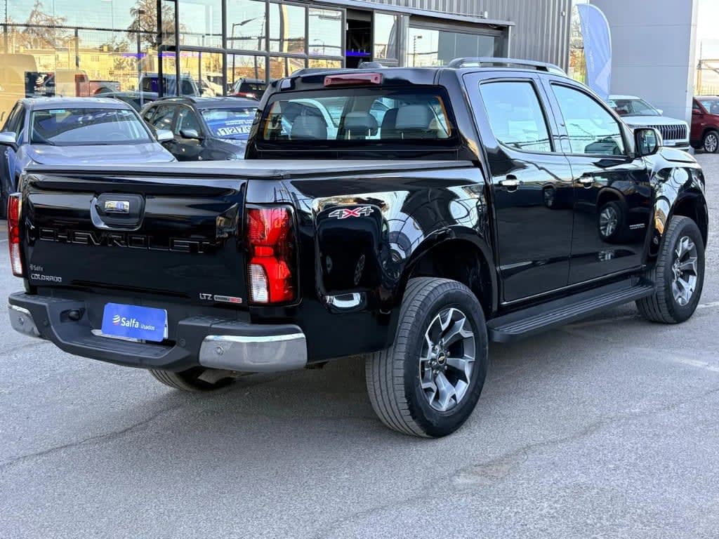 2025 Chevrolet Colorado 2.8TD Negro - Miniatura 5