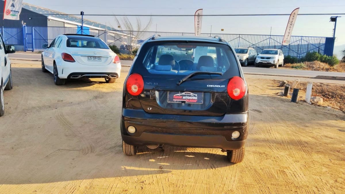 2011 Chevrolet Spark Negro - Miniatura 3