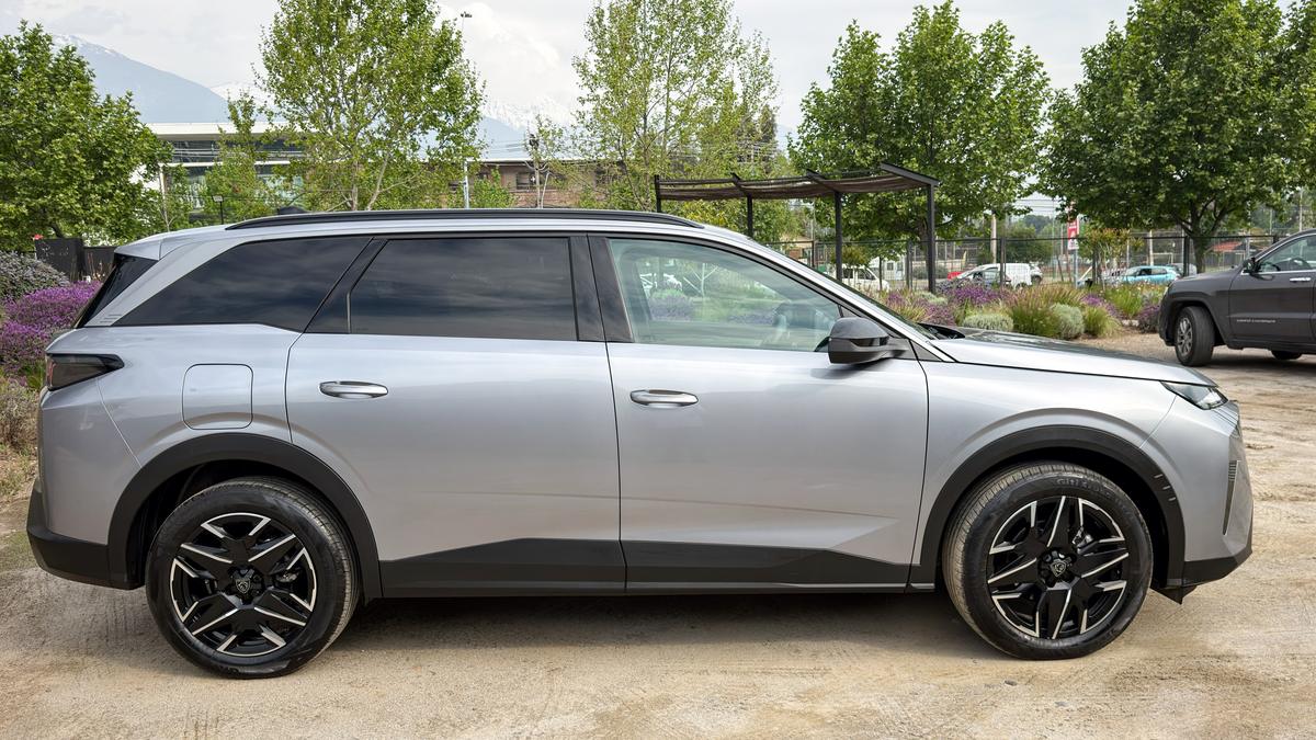 2026 Peugeot 5008 Hybrid - Miniatura 6
