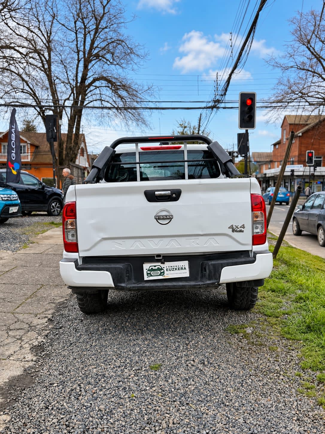 2024 Nissan Navara 4x4 Blanco - Miniatura 4