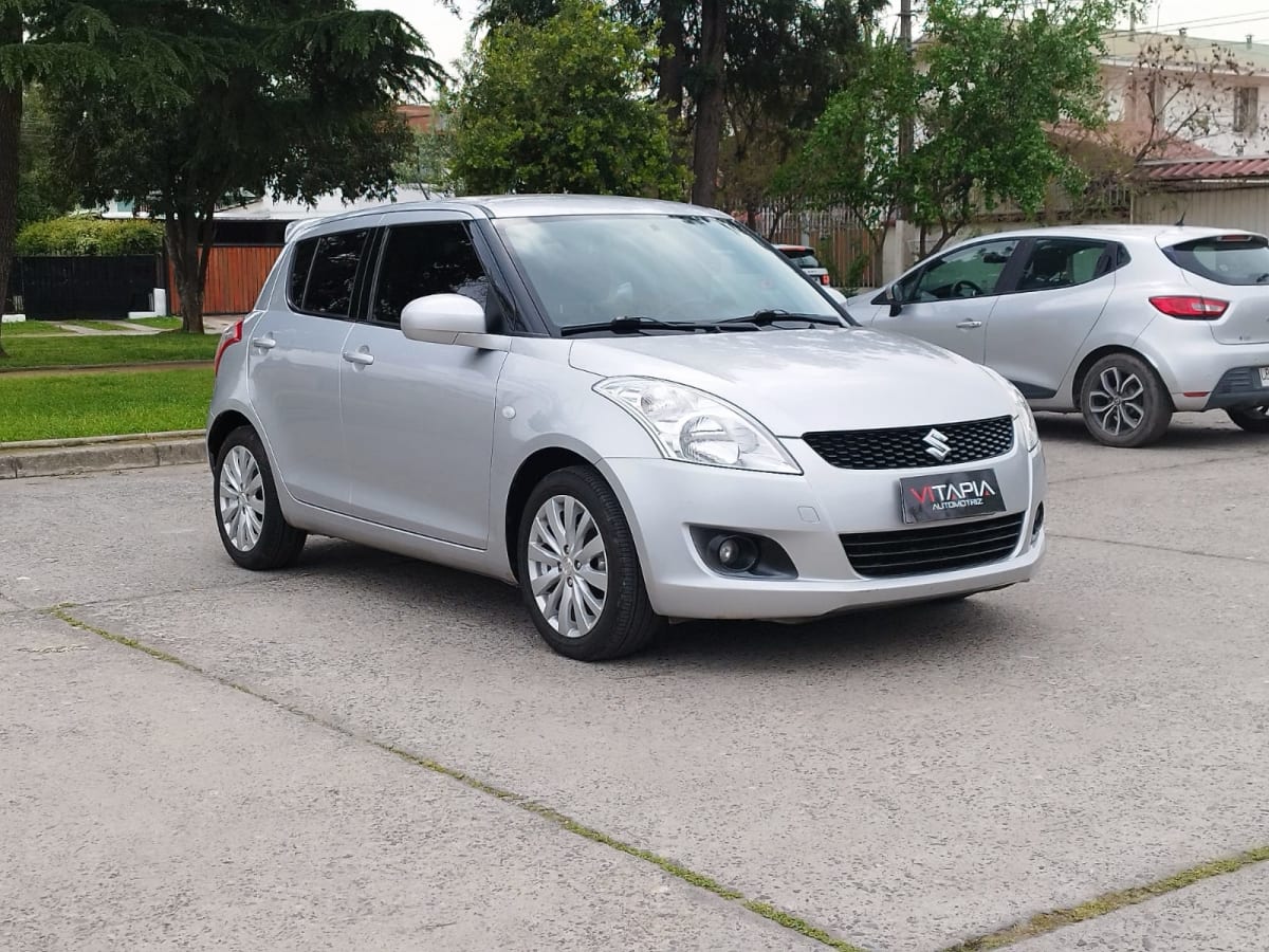 2013 Suzuki Swift GL Gris - Imagen 1