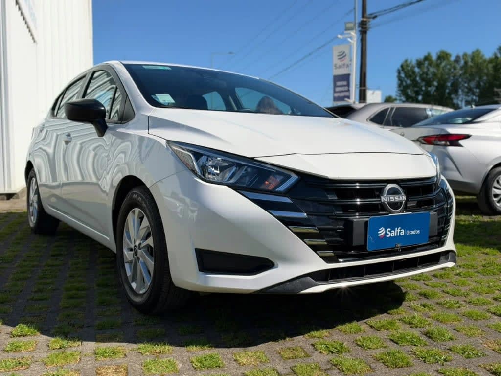 2025 Nissan Versa 1.6 Blanco - Miniatura 3