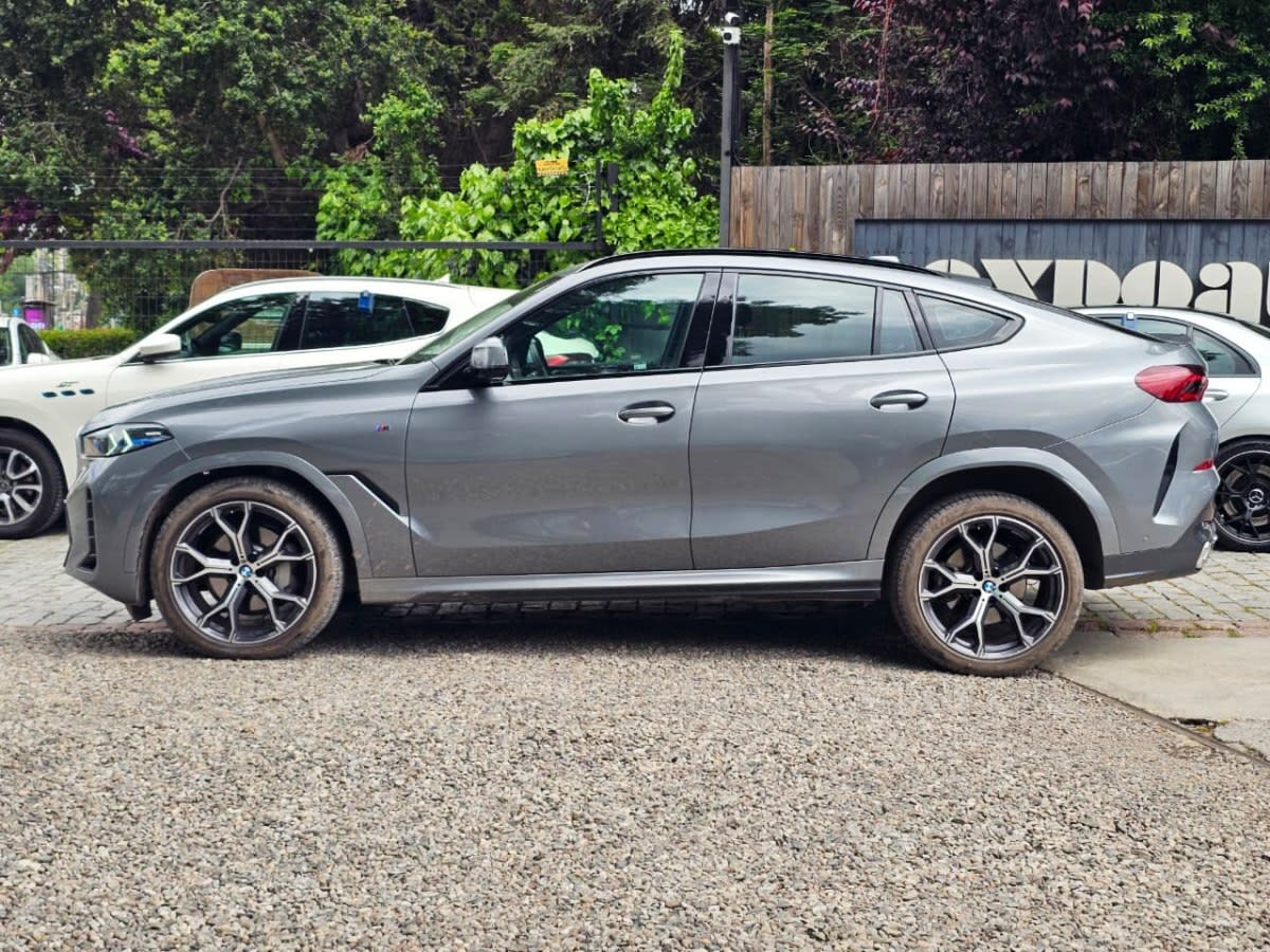 2024 BMW X6 30D Gris - Miniatura 6