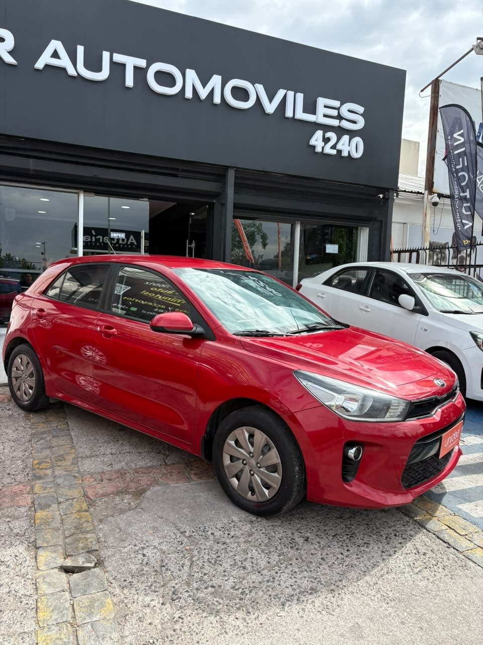 2020 Kia RIO 5 - Miniatura 2