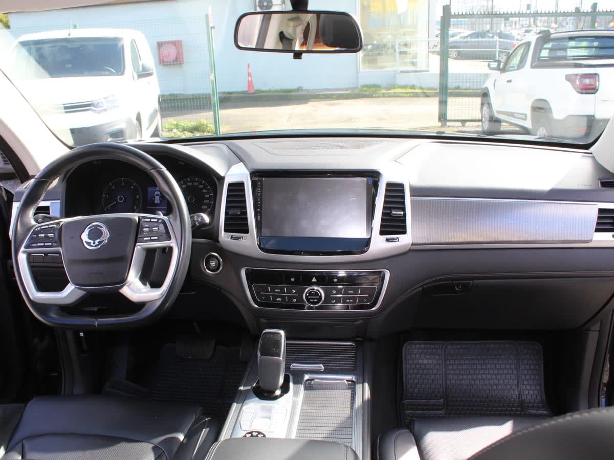 2023 SsangYong Rexton 2.2D Negro - Miniatura 8