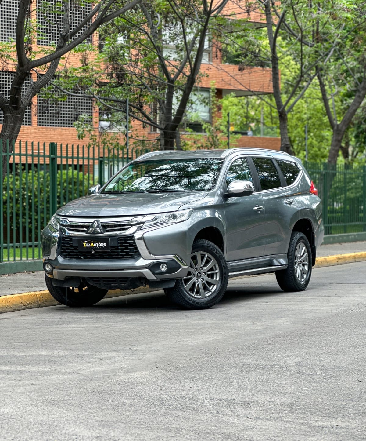 2019 Mitsubishi Montero Sport 3.0 - Imagen 1